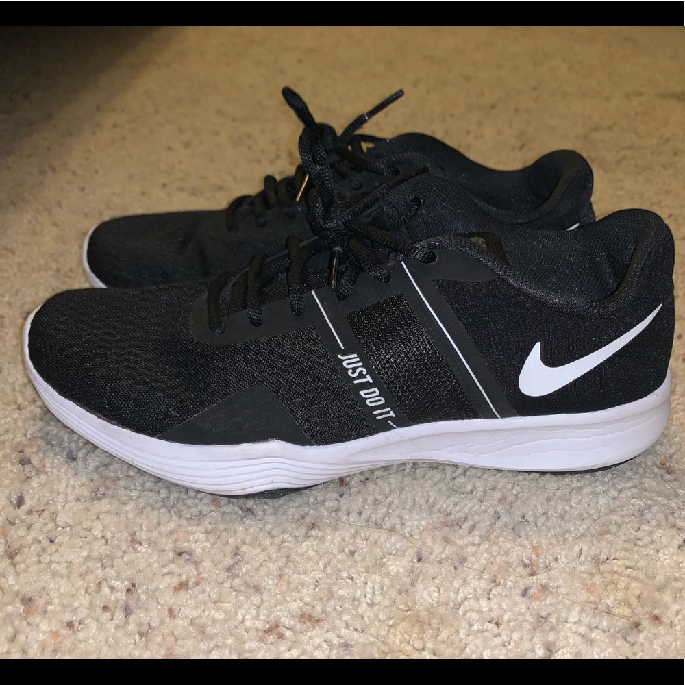 Woman’s Nike City Trainer 2 🖤